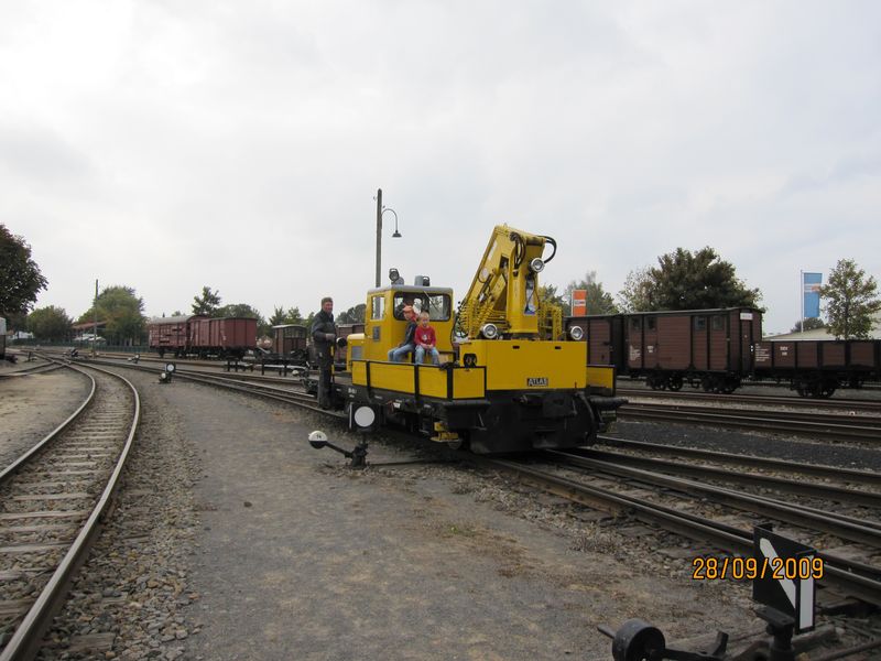 2009-09-28, Museumsbahn Weichenbau024.JPG